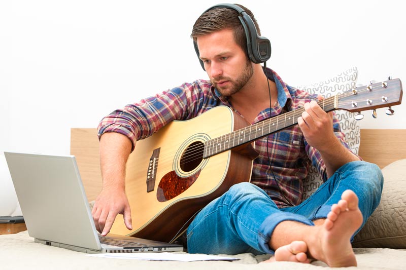 یادگیری گیتار در خانه